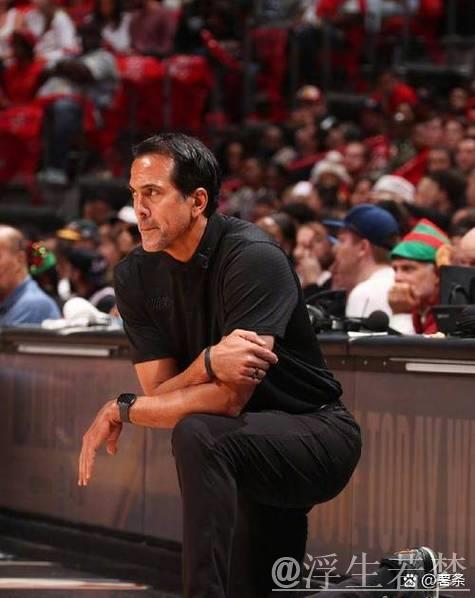 巴特勒半场17分钟贡献8分3篮板2助攻，投篮7中4